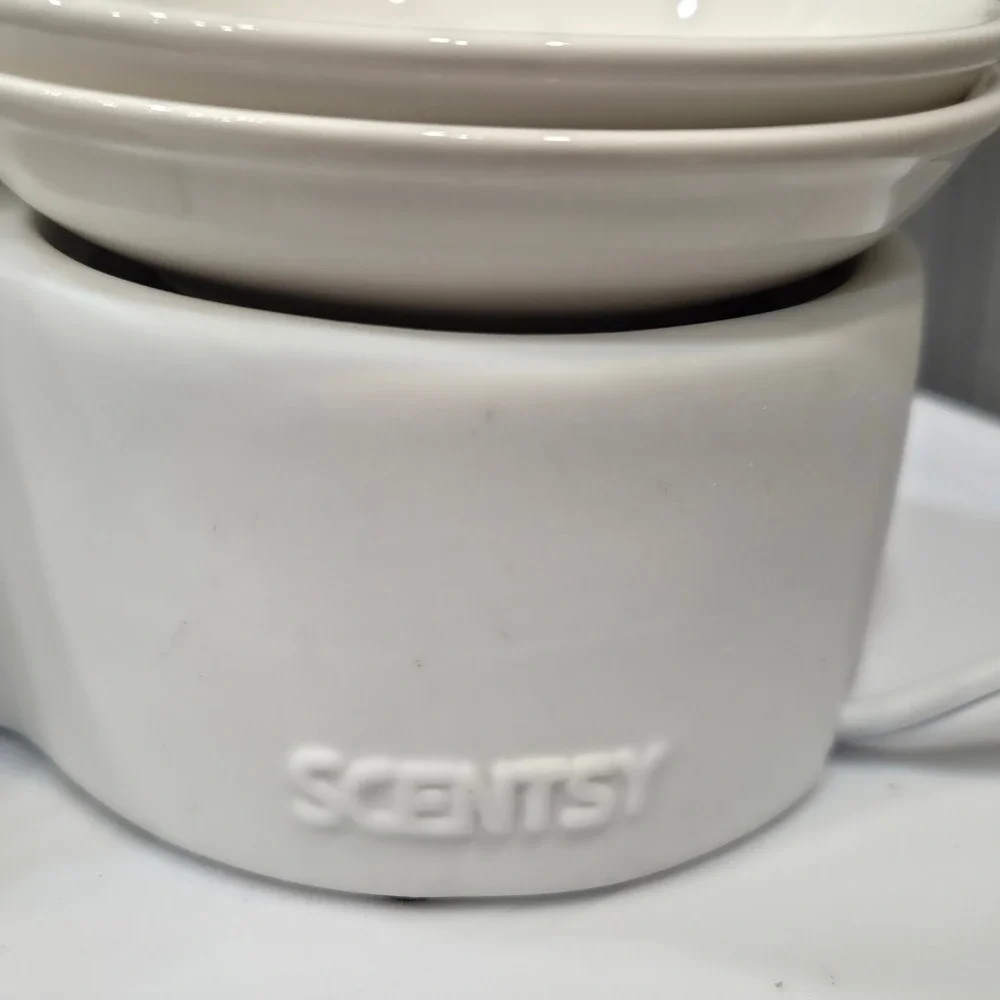 Scentsy Head in the Cloud Wax Warmer White Ceramic Eyelash Element Warmer Tested